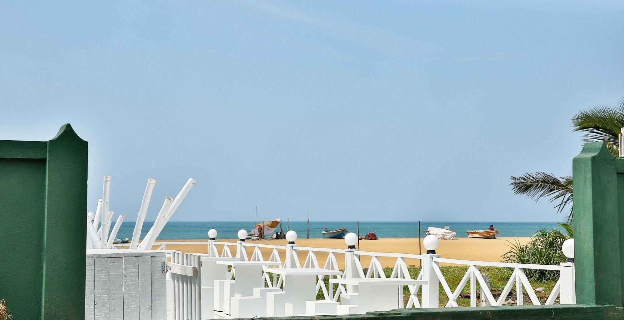 نيجومبو The Reef Beach Hotel المظهر الخارجي الصورة