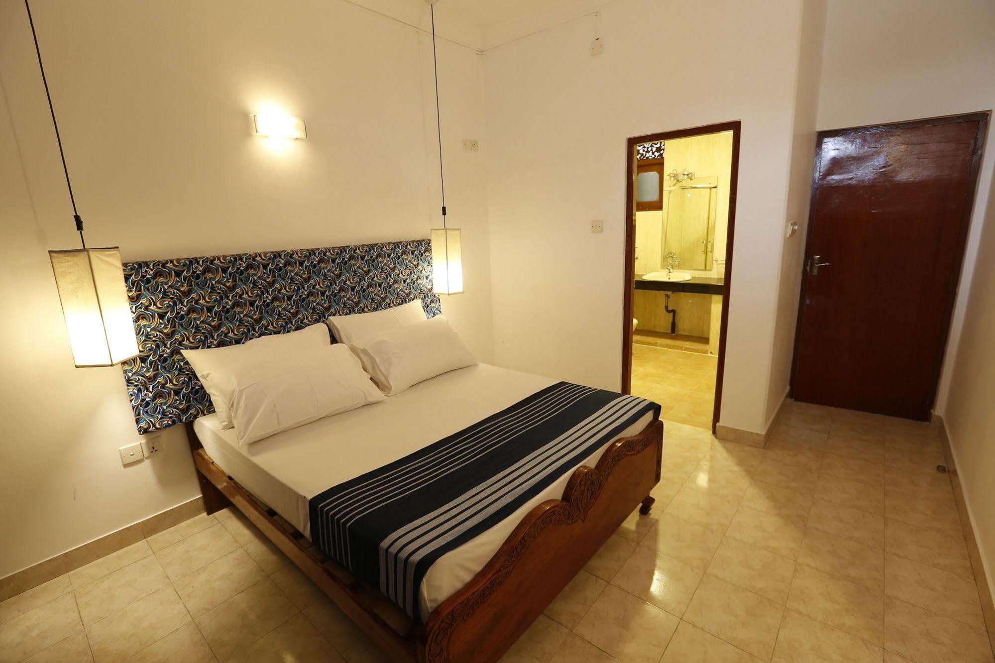 نيجومبو The Reef Beach Hotel المظهر الخارجي الصورة