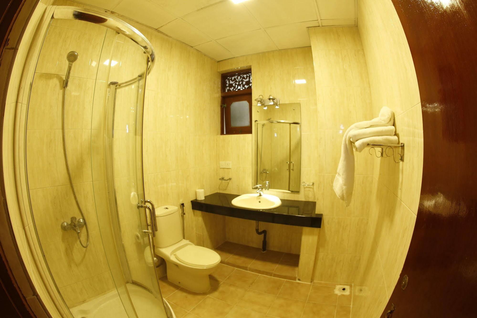 نيجومبو The Reef Beach Hotel المظهر الخارجي الصورة