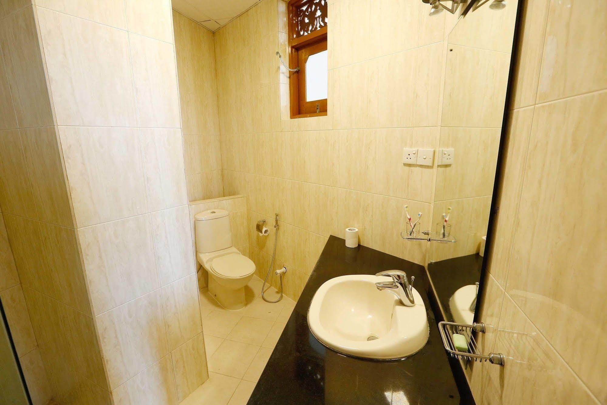 نيجومبو The Reef Beach Hotel المظهر الخارجي الصورة