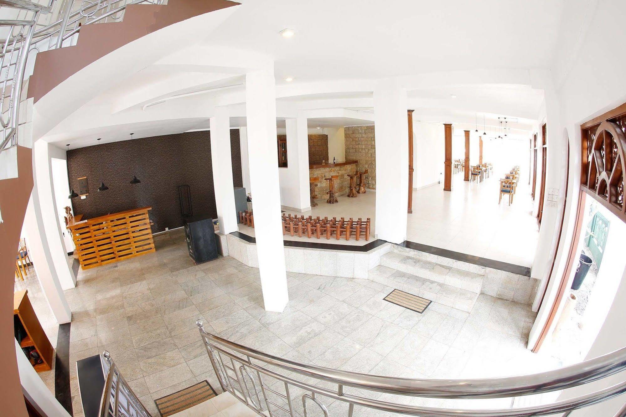 نيجومبو The Reef Beach Hotel المظهر الخارجي الصورة
